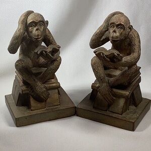 Two Chimpanzee Reading Bookends
